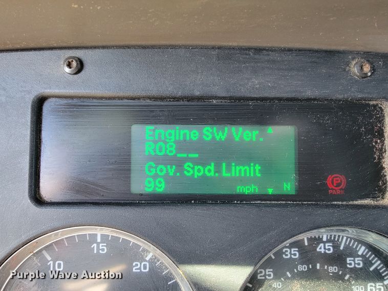 image for item JE9990 2013 Kenworth T700  semi truck