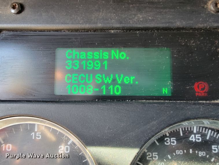 image for item JE9990 2013 Kenworth T700  semi truck