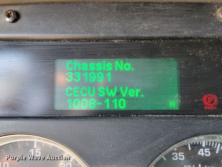 image for item JE9990 2013 Kenworth T700  semi truck