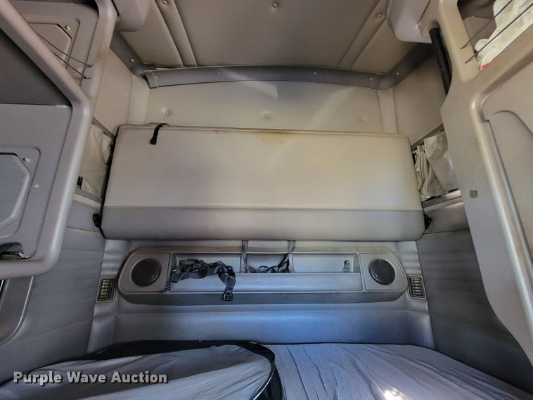 image for item JE9990 2013 Kenworth T700  semi truck