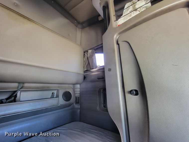 image for item JE9990 2013 Kenworth T700  semi truck