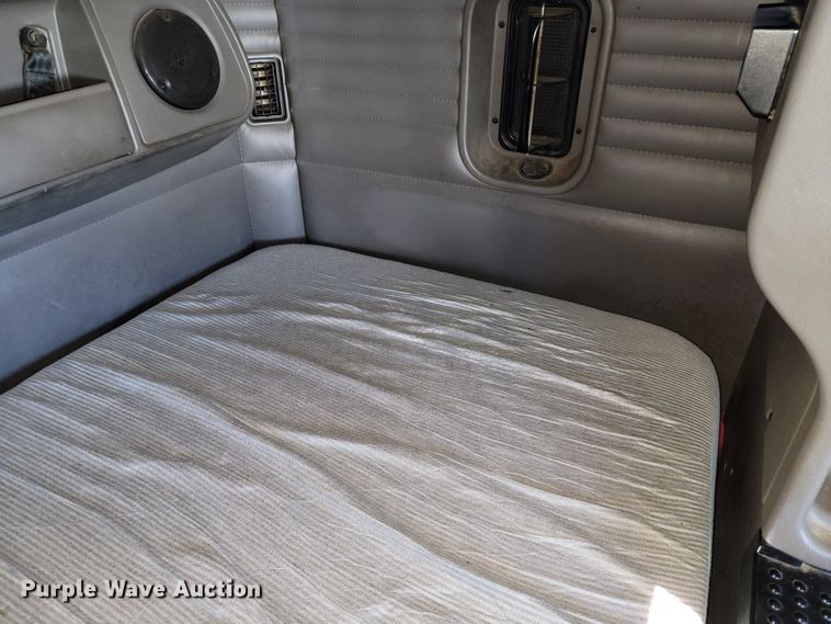 image for item JE9990 2013 Kenworth T700  semi truck