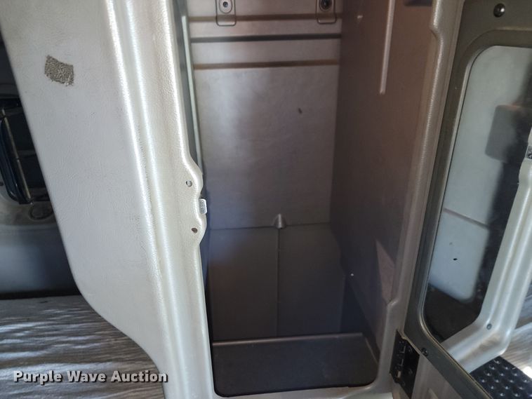 image for item JE9990 2013 Kenworth T700  semi truck