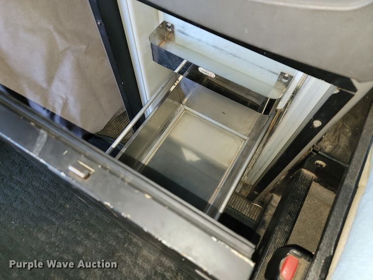 image for item JE9990 2013 Kenworth T700  semi truck