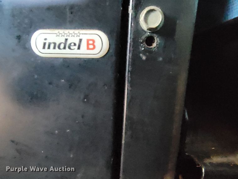 image for item JE9990 2013 Kenworth T700  semi truck