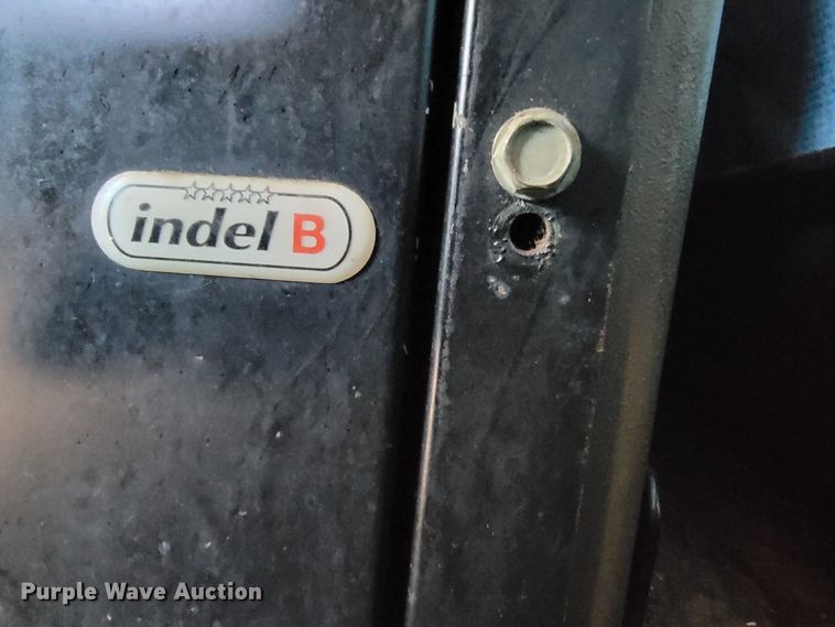 image for item JE9990 2013 Kenworth T700  semi truck