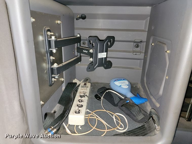 image for item JE9990 2013 Kenworth T700  semi truck