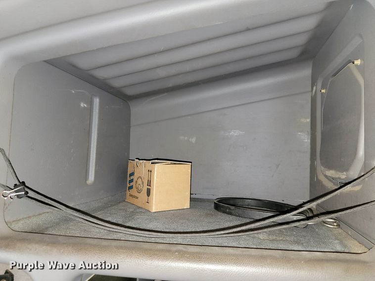 image for item JE9990 2013 Kenworth T700  semi truck