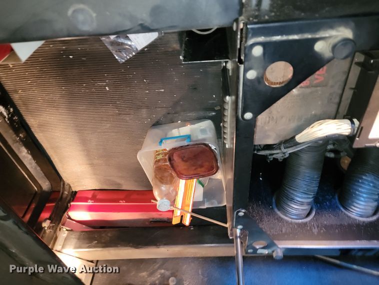 image for item JE9990 2013 Kenworth T700  semi truck