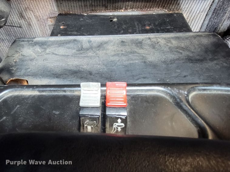 image for item JE9990 2013 Kenworth T700  semi truck