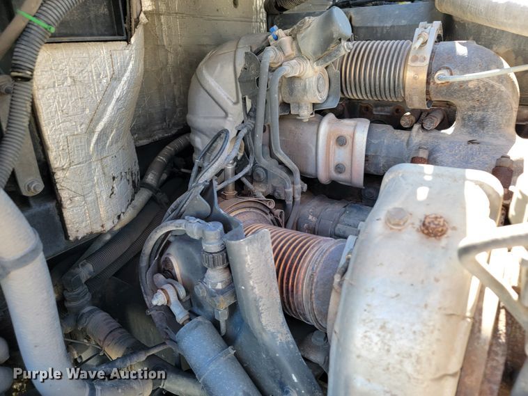 image for item JE9990 2013 Kenworth T700  semi truck