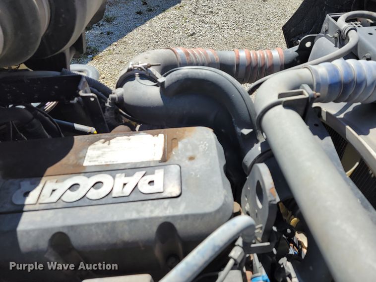 image for item JE9990 2013 Kenworth T700  semi truck