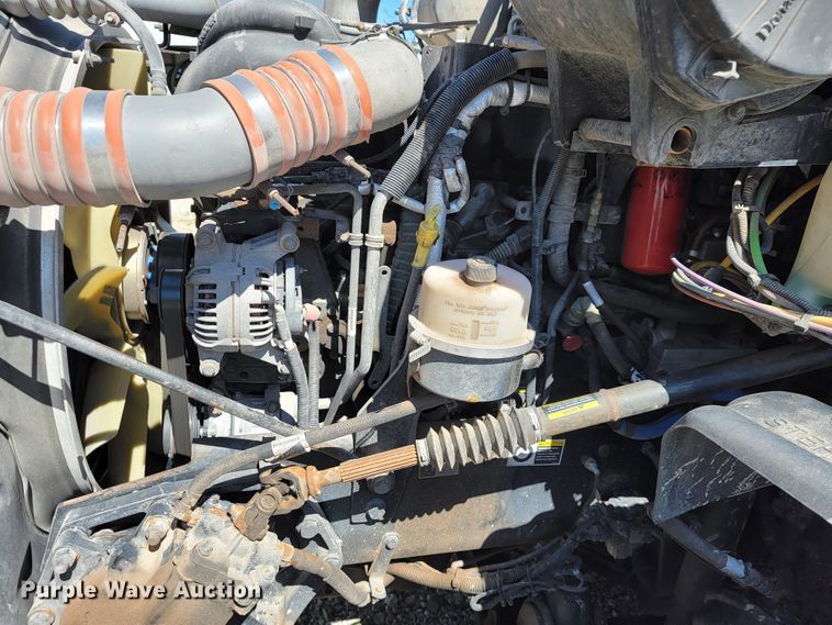 image for item JE9990 2013 Kenworth T700  semi truck