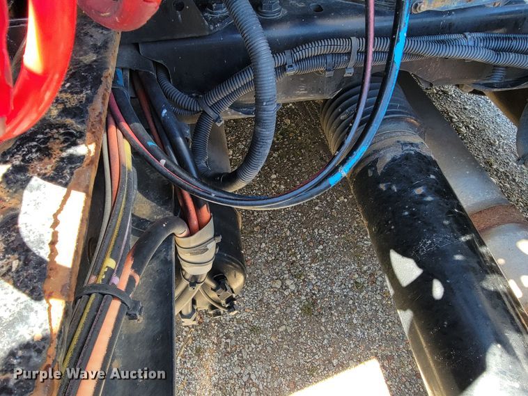 image for item JE9990 2013 Kenworth T700  semi truck