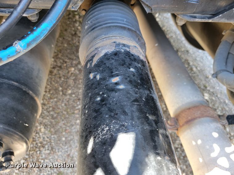 image for item JE9990 2013 Kenworth T700  semi truck