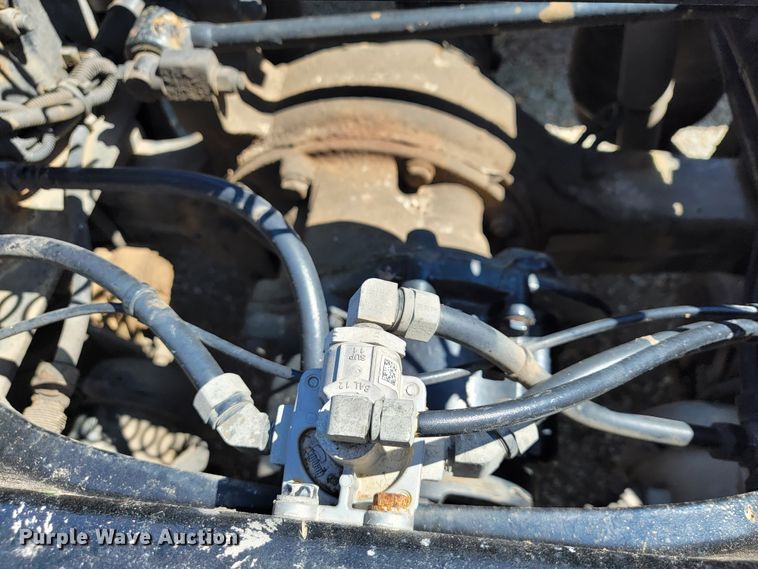 image for item JE9990 2013 Kenworth T700  semi truck