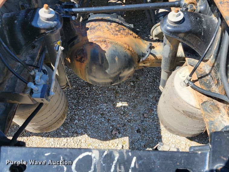 image for item JE9990 2013 Kenworth T700  semi truck