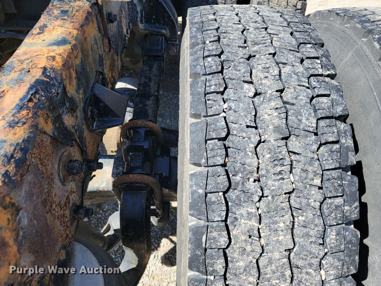 image for item JE9990 2013 Kenworth T700  semi truck