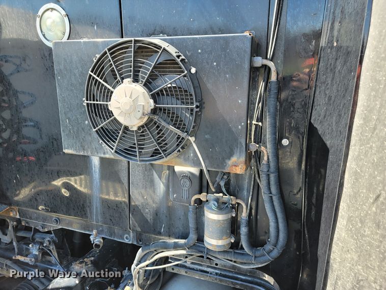 image for item JE9990 2013 Kenworth T700  semi truck