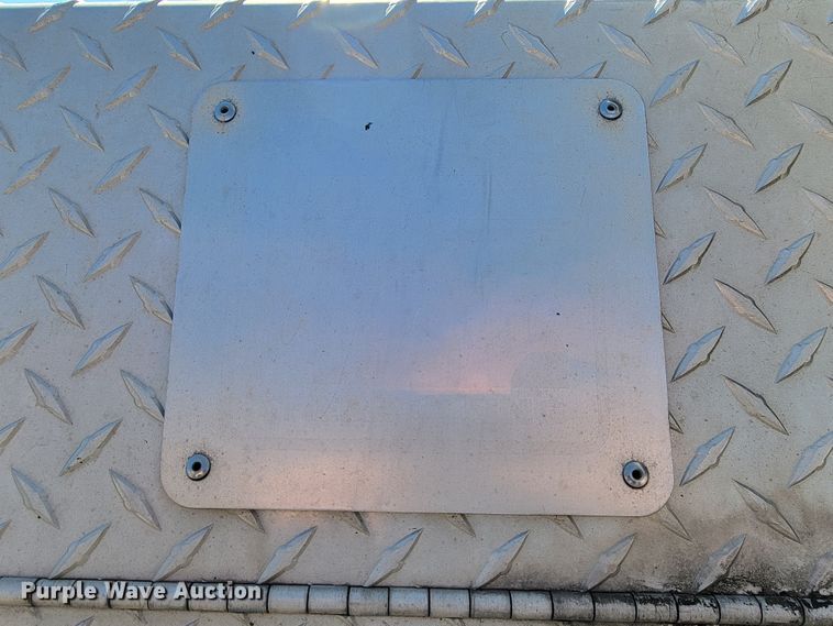 image for item JE9990 2013 Kenworth T700  semi truck