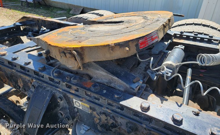 image for item JE9990 2013 Kenworth T700  semi truck