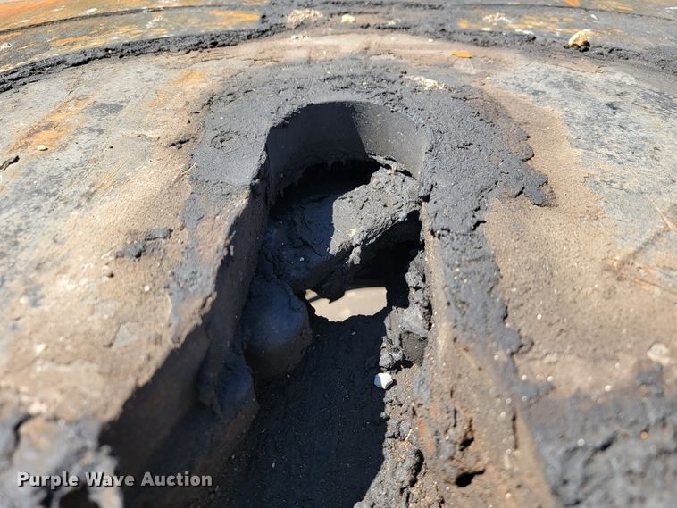 image for item JE9990 2013 Kenworth T700  semi truck