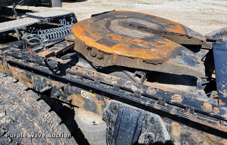 image for item JE9990 2013 Kenworth T700  semi truck