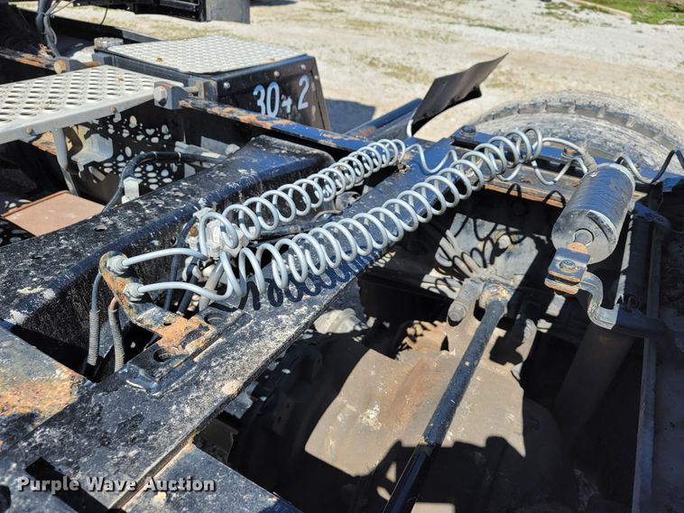 image for item JE9990 2013 Kenworth T700  semi truck