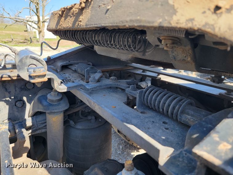 image for item JE9990 2013 Kenworth T700  semi truck