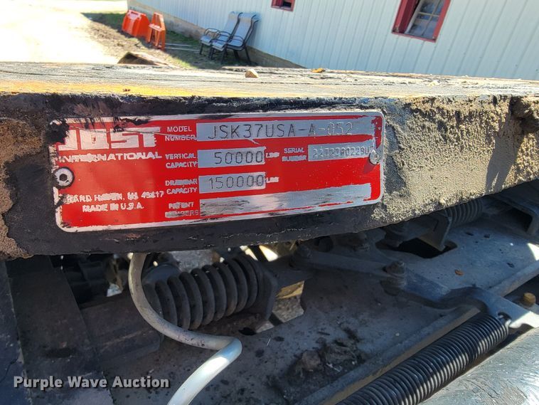 image for item JE9990 2013 Kenworth T700  semi truck