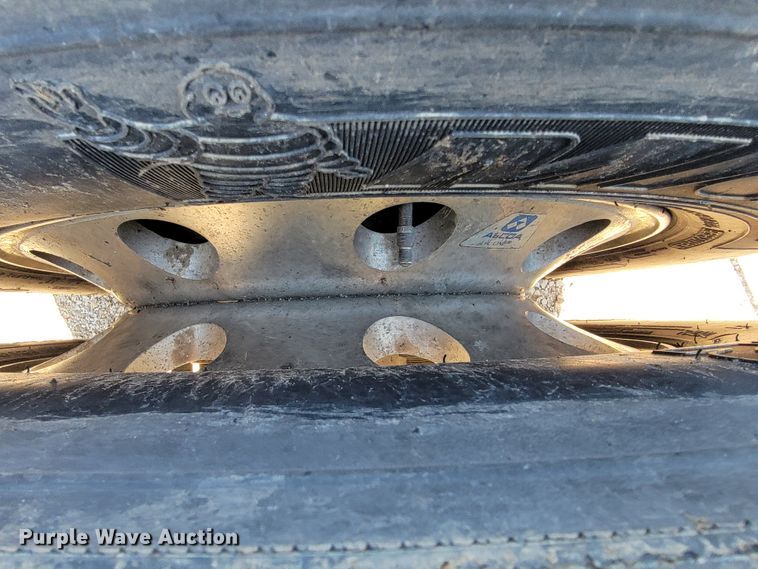 image for item JE9990 2013 Kenworth T700  semi truck