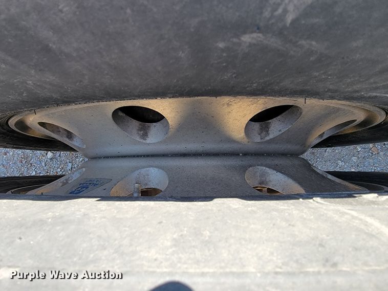 image for item JE9990 2013 Kenworth T700  semi truck