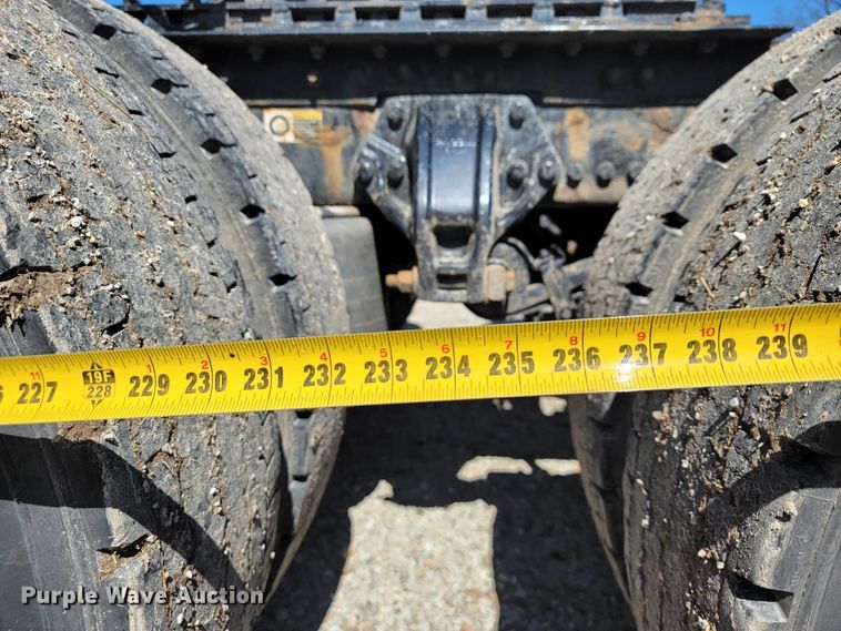 image for item JE9990 2013 Kenworth T700  semi truck