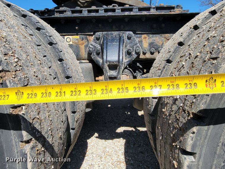 image for item JE9990 2013 Kenworth T700  semi truck