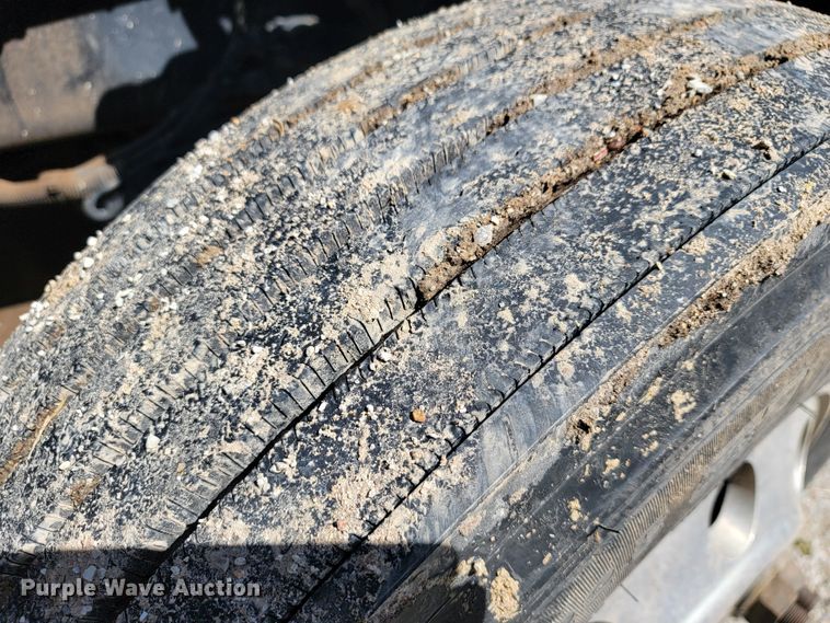 image for item JE9990 2013 Kenworth T700  semi truck