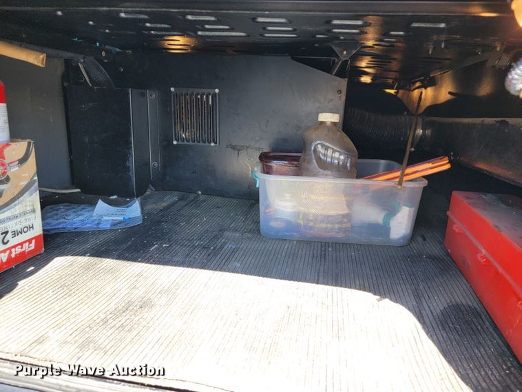 image for item JE9990 2013 Kenworth T700  semi truck