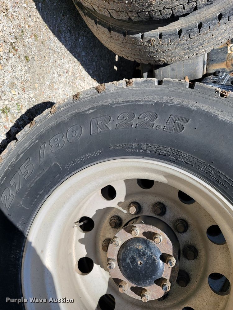 image for item JE9990 2013 Kenworth T700  semi truck