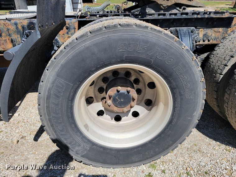 image for item JE9990 2013 Kenworth T700  semi truck