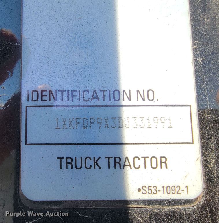 image for item JE9990 2013 Kenworth T700  semi truck