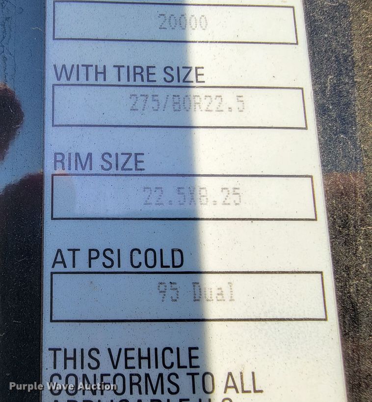 image for item JE9990 2013 Kenworth T700  semi truck