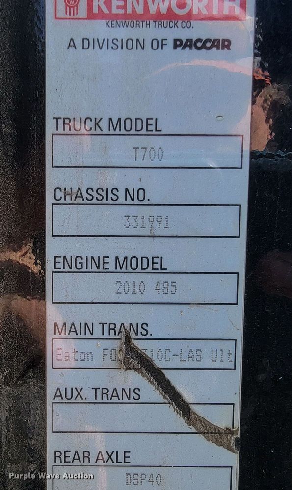 image for item JE9990 2013 Kenworth T700  semi truck