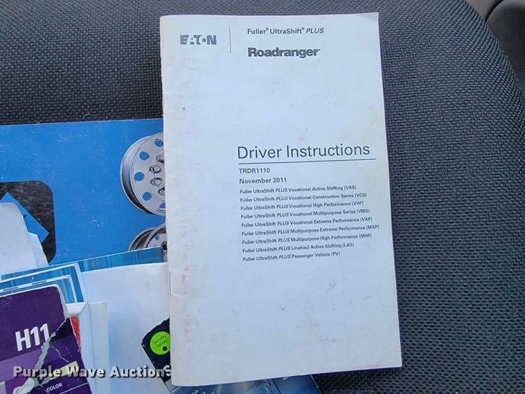 image for item JE9990 2013 Kenworth T700  semi truck