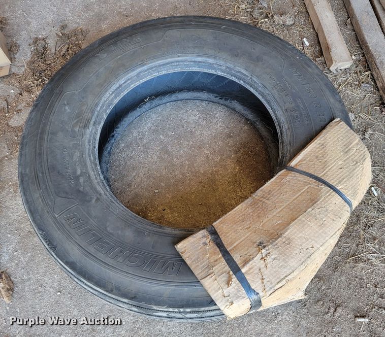 image for item JE9990 2013 Kenworth T700  semi truck