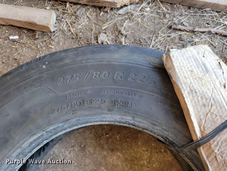 image for item JE9990 2013 Kenworth T700  semi truck