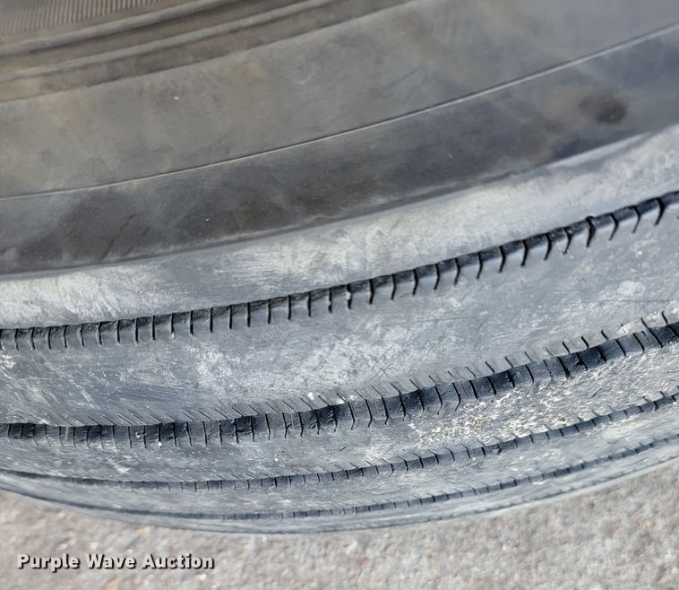 image for item JE9990 2013 Kenworth T700  semi truck