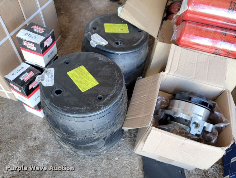 image for item JE9990 2013 Kenworth T700  semi truck