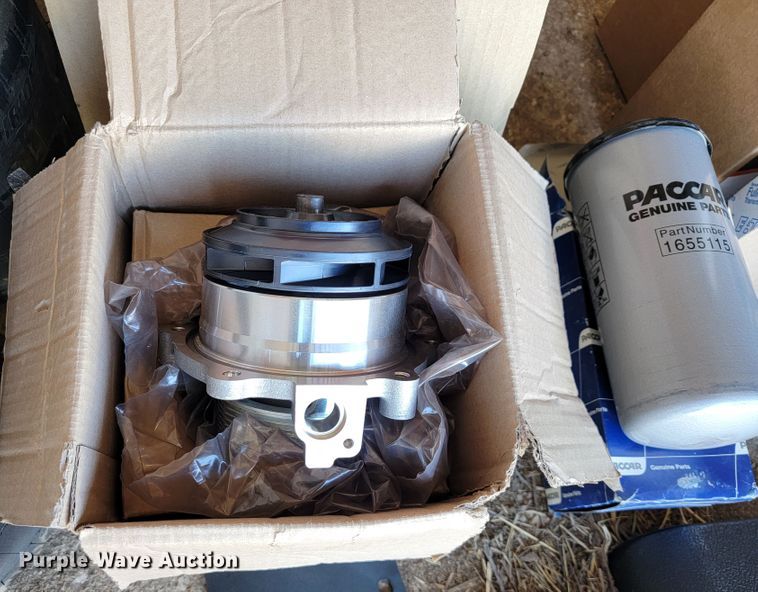 image for item JE9990 2013 Kenworth T700  semi truck