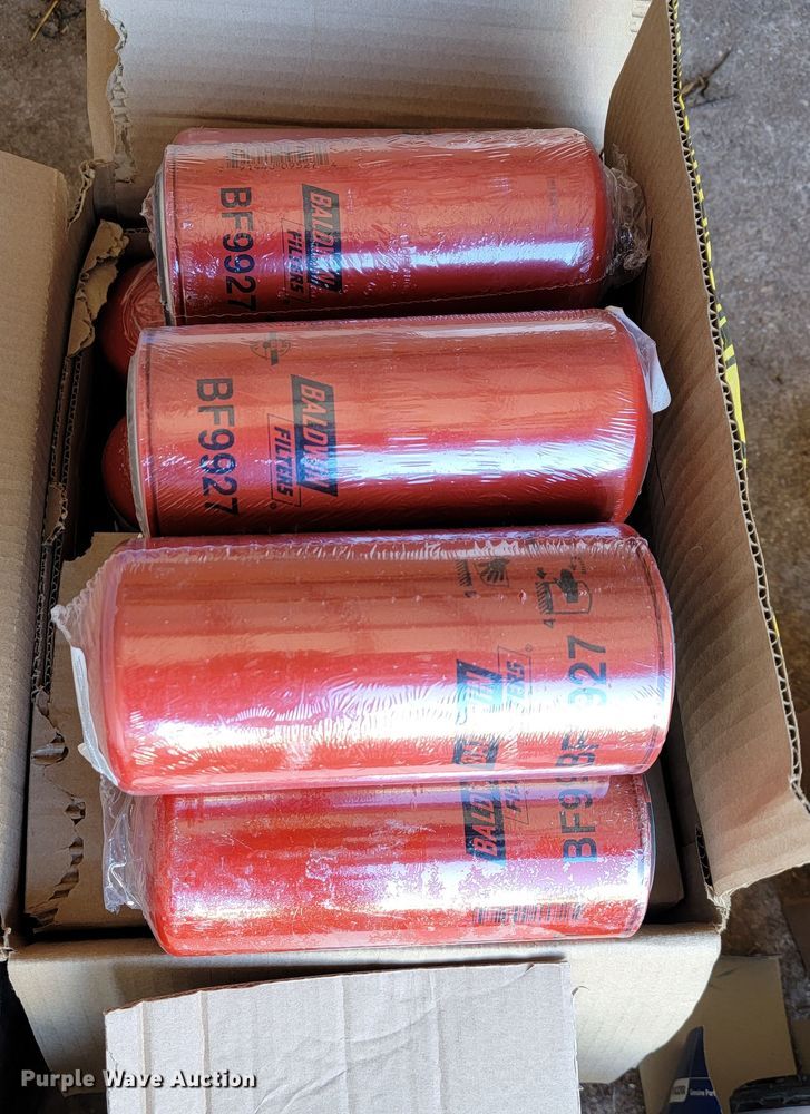 image for item JE9990 2013 Kenworth T700  semi truck