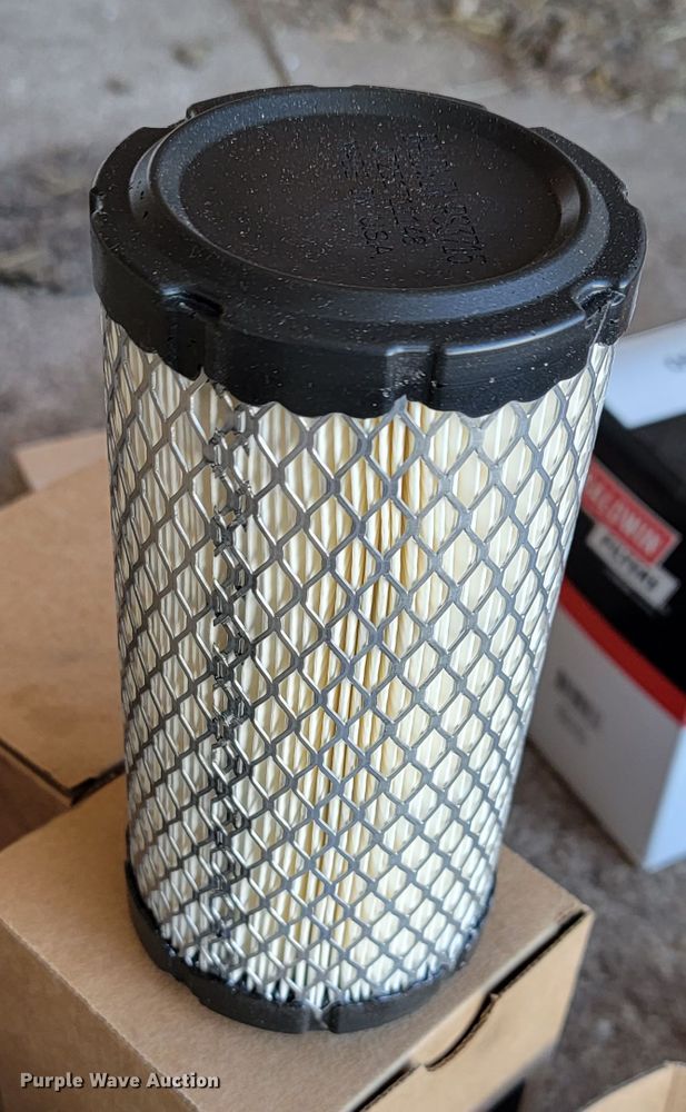 image for item JE9990 2013 Kenworth T700  semi truck