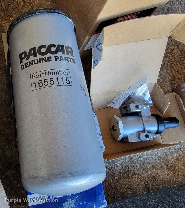 image for item JE9990 2013 Kenworth T700  semi truck